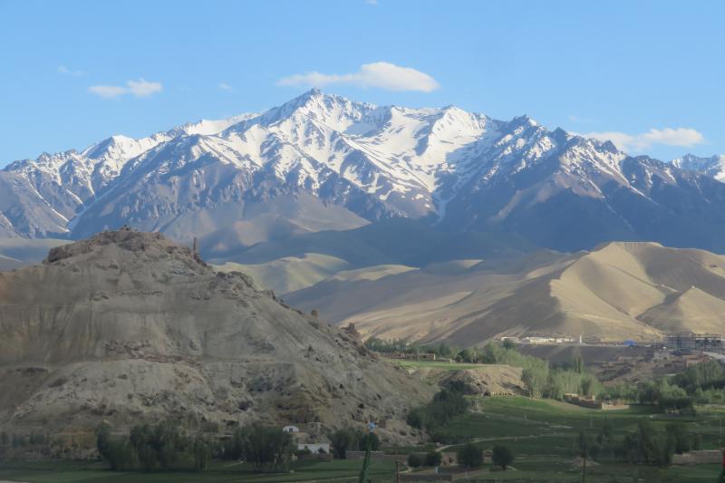 Bâmiyân ou Bamiyan (persan : بامیان) est une ville du centre de l’Afghanistan, capitale de la province de Bâmiyân